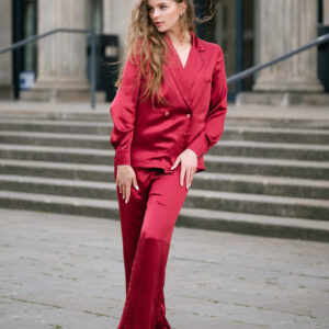 Костюм із натурального шовку бордо